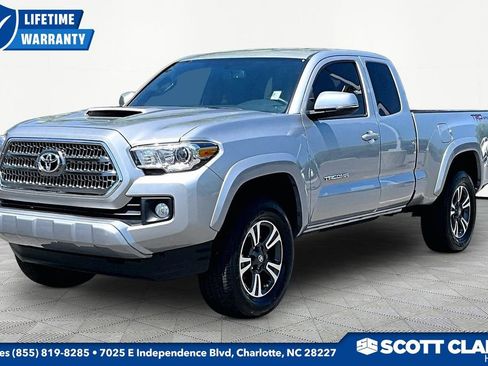 Used 2017 Toyota Tacoma TRD Sport w/ Premium & Technology Package RWD image 3