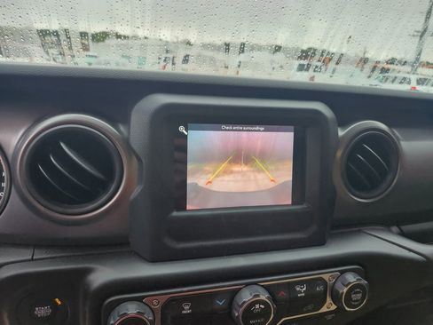 Used 2023 Jeep Gladiator Sport image 14