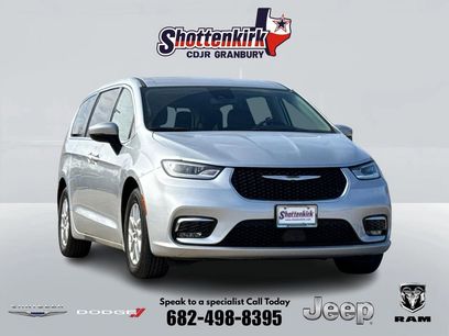 Used 2023 Chrysler Pacifica Touring-L