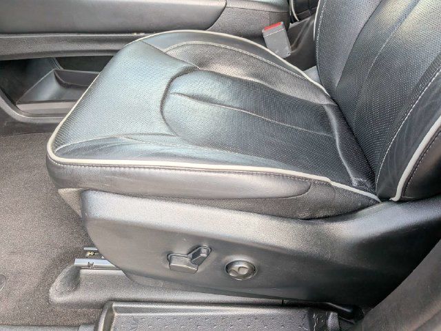 Used 2025 Chrysler Pacifica Limited FWD image 21