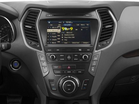Used 2017 Hyundai Santa Fe AWD image 11