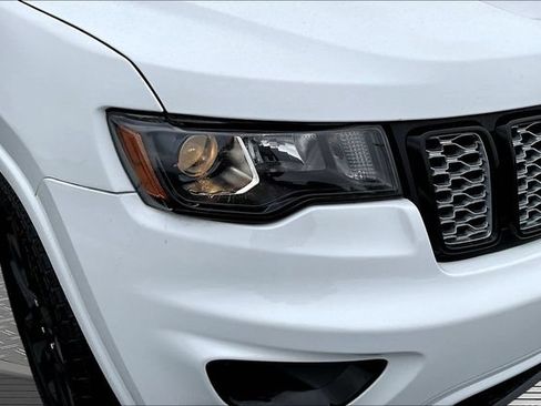 Used 2020 Jeep Grand Cherokee Altitude AWD/4WD image 31