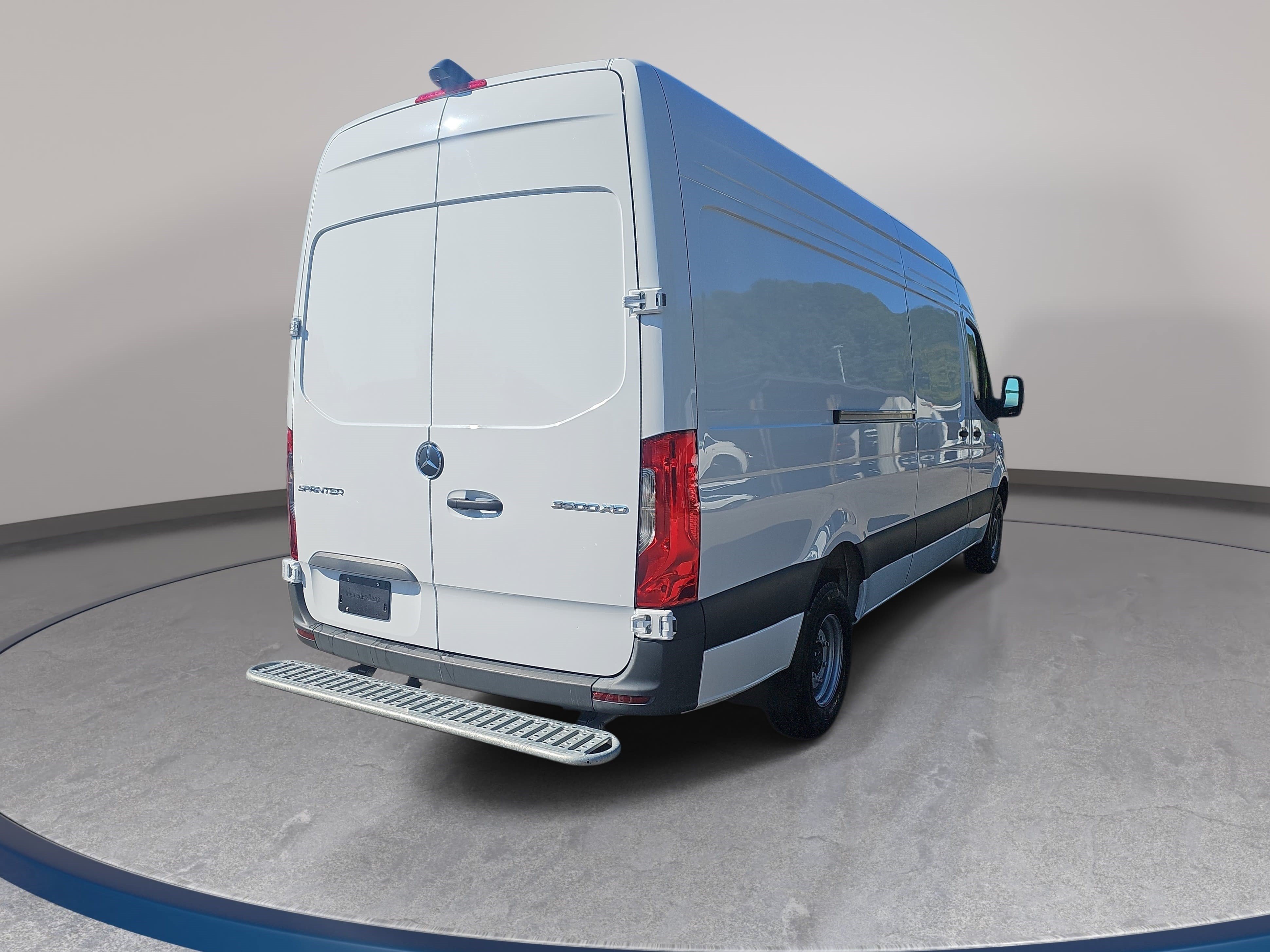 Used 2025 Mercedes-Benz Sprinter 3500 image 5