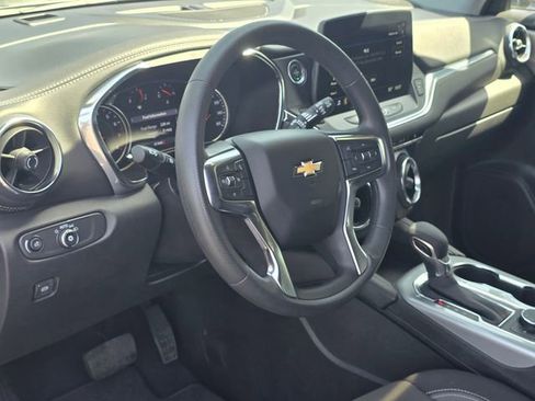 Used 2025 Chevrolet Blazer LT FWD image 9