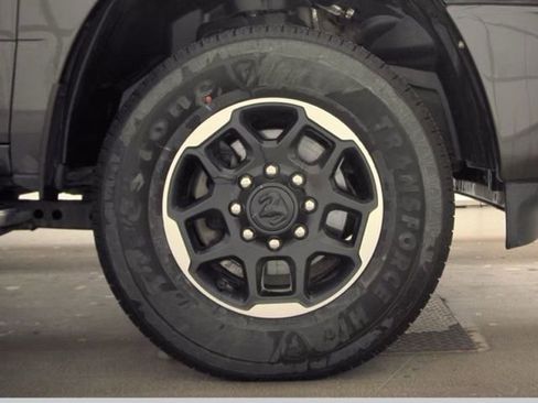 Used 2025 RAM 2500 Laramie AWD/4WD image 19