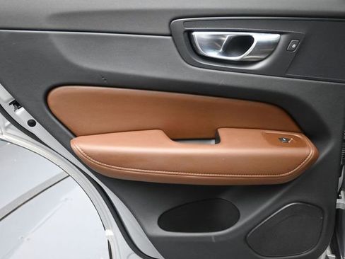 Used 2023 Volvo XC60 B5 Ultimate w/ Protection Package Premier image 23