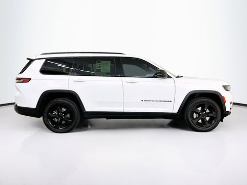 Used 2023 Jeep Grand Cherokee L Laredo image 10