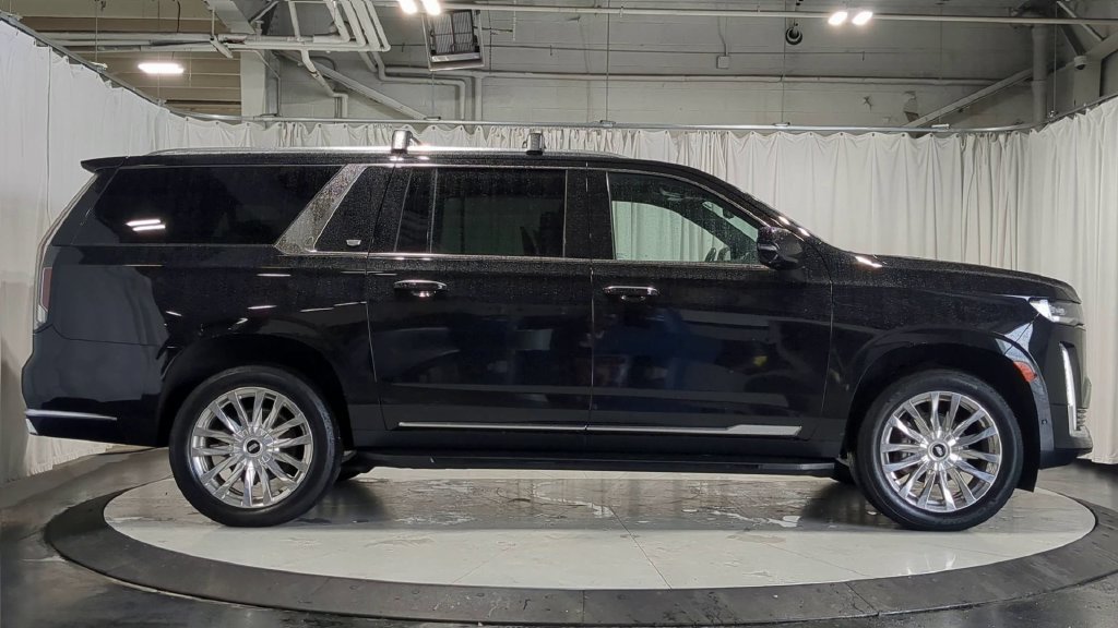 Used 2023 Cadillac Escalade ESV Premium Luxury AWD/4WD image 11