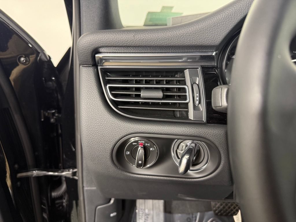 Certified 2026 Porsche Macan AWD/4WD image 25