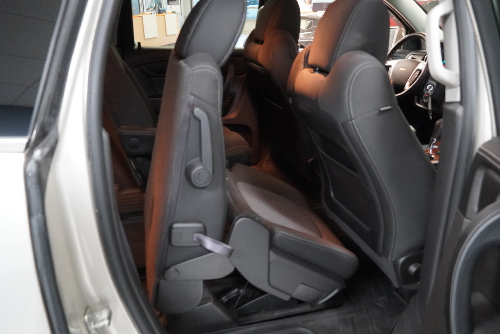 Used 2013 Chevrolet Traverse LT FWD image 23