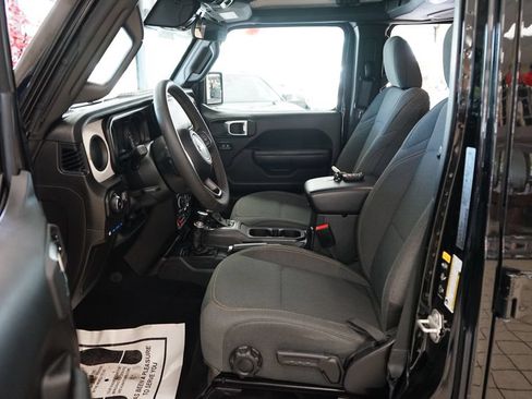 Used 2024 Jeep Wrangler Unlimited AWD/4WD image 27