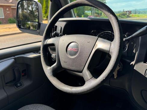 Used 2009 GMC Savana 3500 RWD image 19