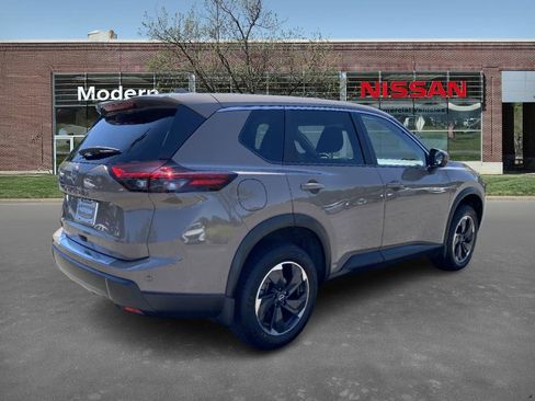 Certified 2024 Nissan Rogue SV image 4