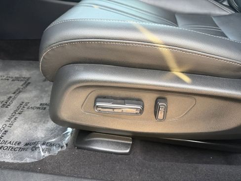 Used 2023 Honda HR-V EX-L image 13