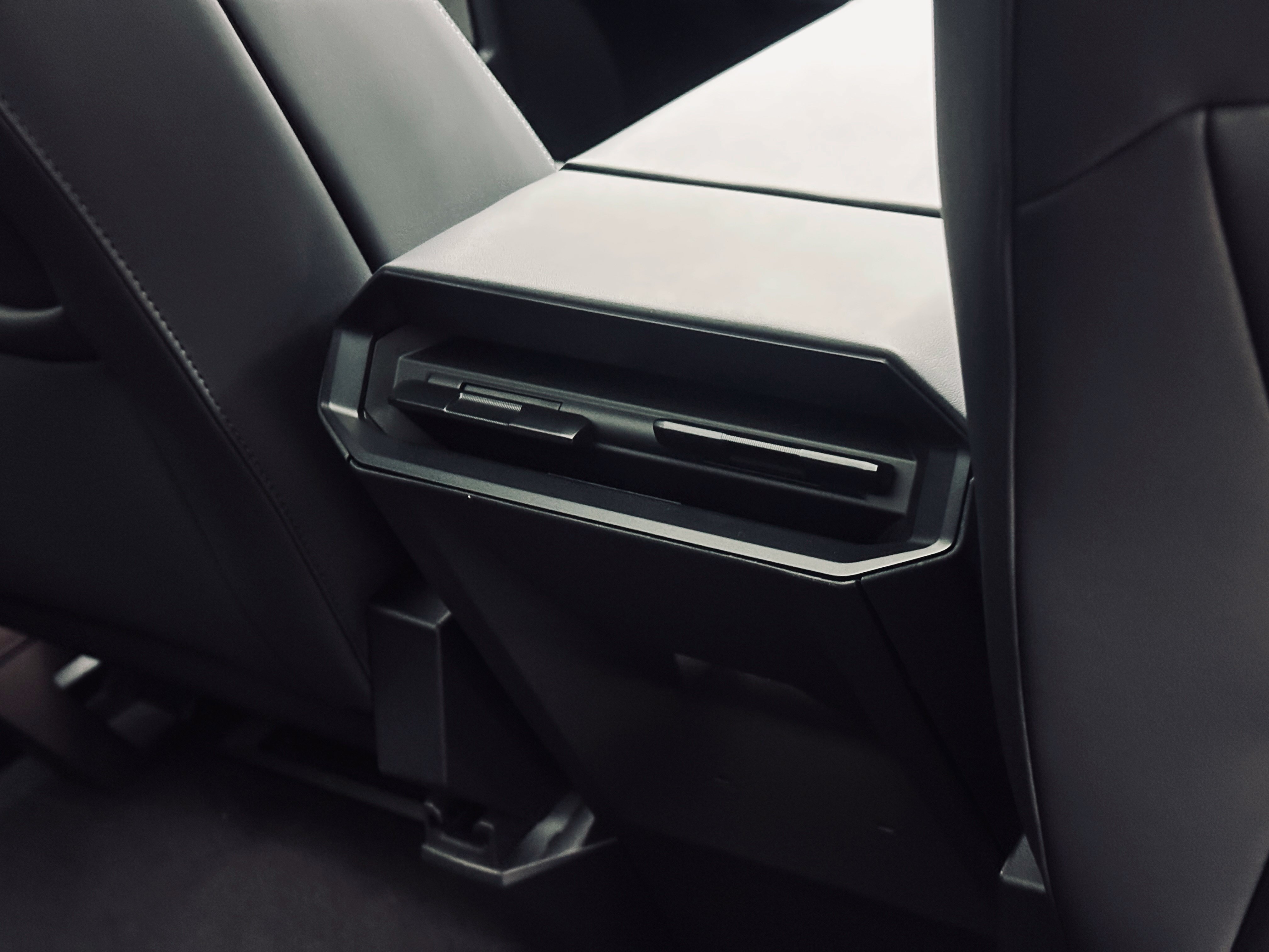 Used 2026 Tesla Cybertruck AWD Crew Cab image 32