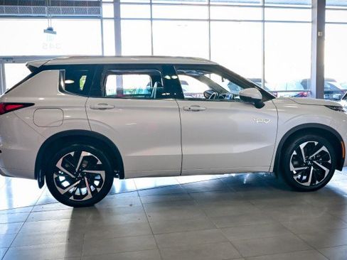 Used 2023 Mitsubishi Outlander SEL 40th Anniversary image 4