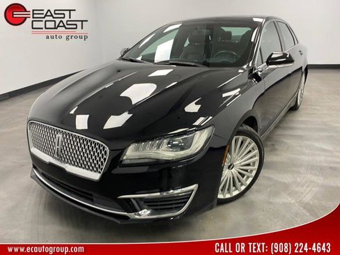Used 2017 Lincoln MKZ Reserve image 1