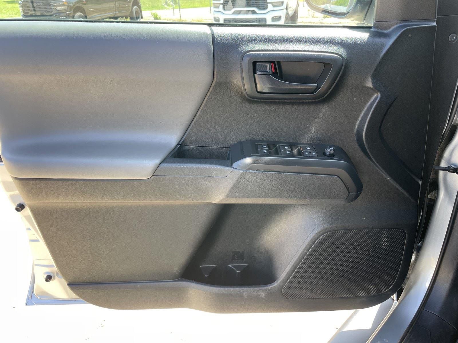 Used 2022 Toyota Tacoma SR w/ SR Convenience Package RWD image 31