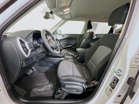 Used 2025 Kia Soul LX w/ LX Technology Package image 13