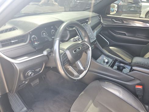 Used 2021 Jeep Grand Cherokee L Laredo AWD/4WD image 11