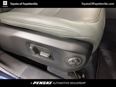 Used 2025 Jeep Gladiator Mojave image 7