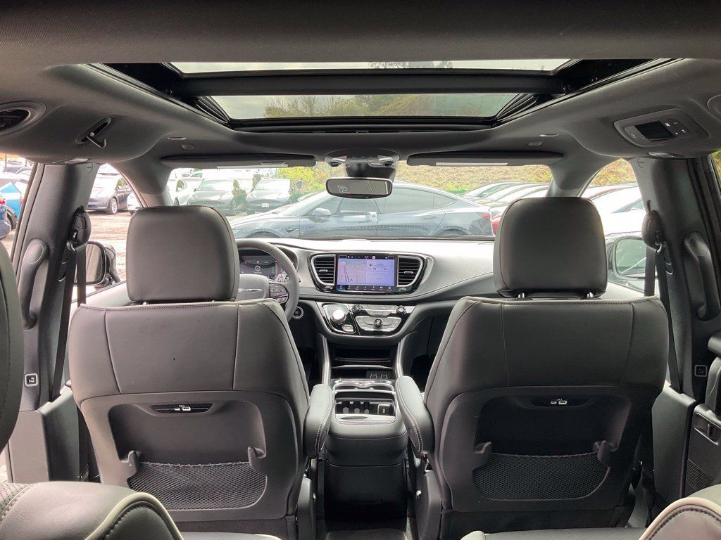Used 2023 Chrysler Pacifica Limited w/ S Appearance Package FWD image 35