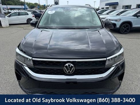 Certified 2023 Volkswagen Taos SE w/ Panoramic Sunroof Package AWD/4WD image 2