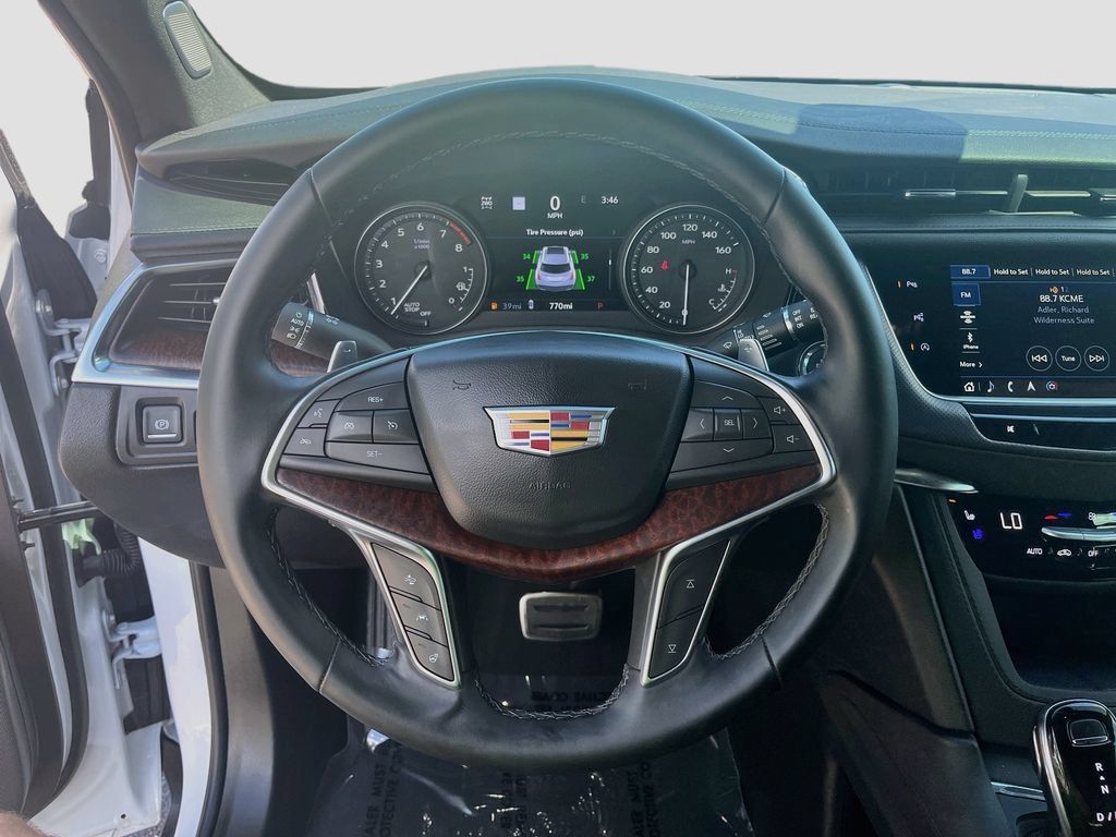 Used 2026 Cadillac XT5 Sportv w/ LPO, Onyx Lite Package AWD/4WD image 11