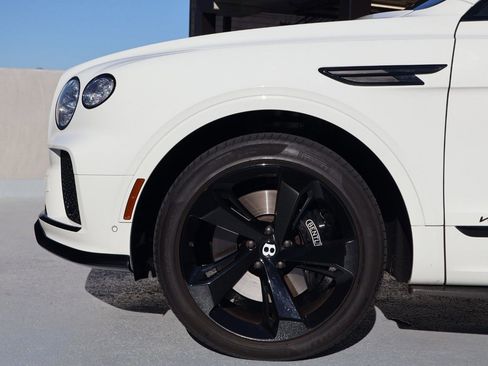 Certified 2022 Bentley Bentayga image 7