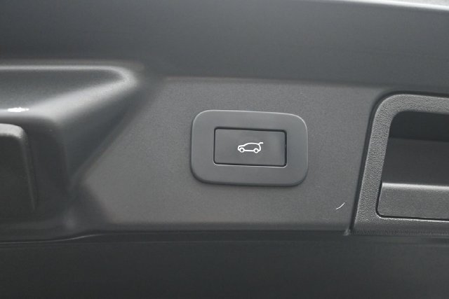 Used 2023 Land Rover Range Rover Velar R-Dynamic S AWD/4WD image 19
