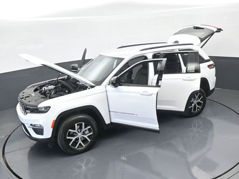 Used 2025 Jeep Grand Cherokee Limited image 64