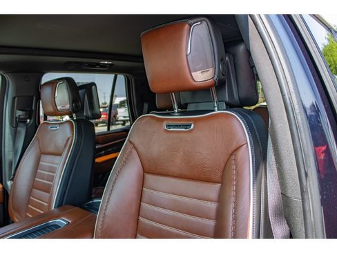 Used 2023 GMC Yukon Denali Ultimate AWD/4WD image 30