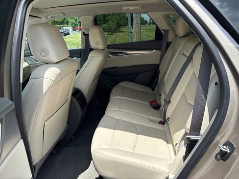 Certified 2022 Cadillac XT5 Premium Luxury w/ Technology Package AWD/4WD image 17