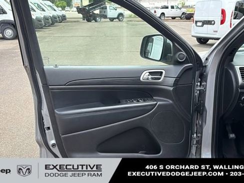 Used 2021 Jeep Grand Cherokee Laredo AWD/4WD image 9