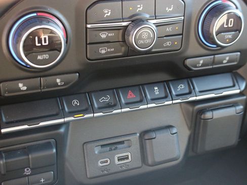 Used 2019 Chevrolet Silverado 1500 LT w/ All-Star Edition AWD/4WD image 29