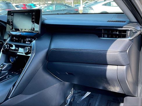 Used 2021 Toyota Venza LE image 15