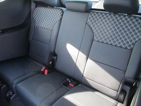 New 2025 GMC Acadia Denali image 18