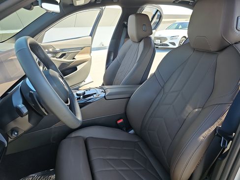 Used 2024 BMW 540i xDrive w/ Convenience Package image 15