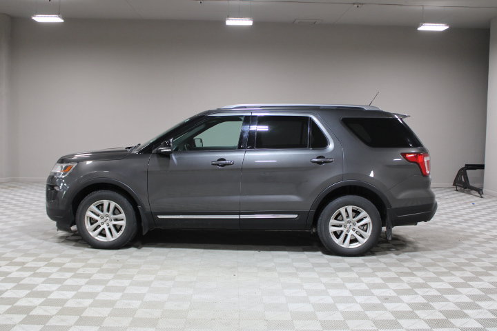 Used 2018 Ford Explorer XLT w/ Equipment Group 202A AWD/4WD image 6