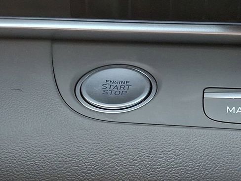 Used 2025 Hyundai Elantra SEL image 23