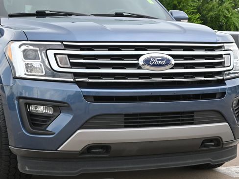 Used 2020 Ford Expedition XLT w/ Equipment Group 202A AWD/4WD image 29