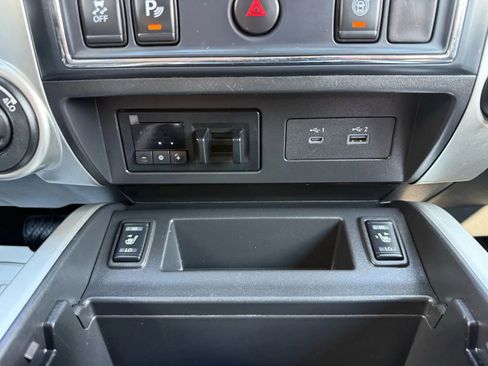 Used 2021 Nissan Titan SV w/ SV Convenience Package image 21