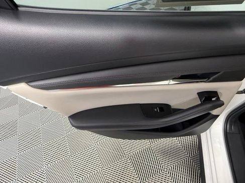 Used 2019 MAZDA MAZDA3 Hatchback w/ Preferred Package FWD image 33