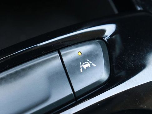 Used 2025 Chevrolet Trax LT image 16