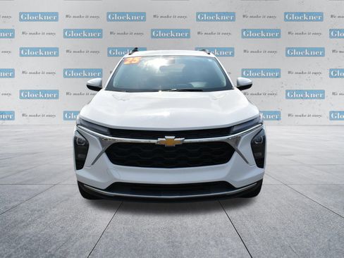 Used 2025 Chevrolet Trax LT image 2