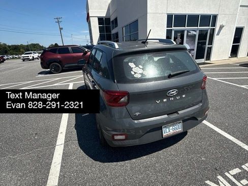 Used 2024 Hyundai Venue SEL FWD image 4