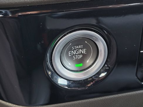 Used 2024 GMC Sierra 1500 SLT AWD/4WD image 33