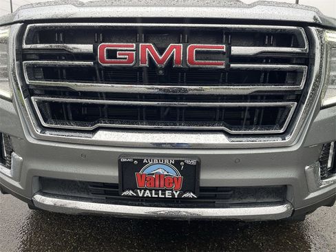 Used 2023 GMC Yukon XL SLT w/ SLT Luxury Package image 32