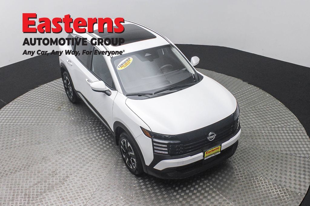 Used 2025 Nissan Kicks SV w/ SV Premium Package AWD/4WD image 3