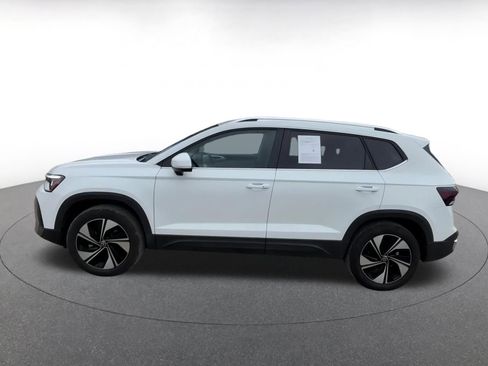 Used 2025 Volkswagen Taos SE image 9